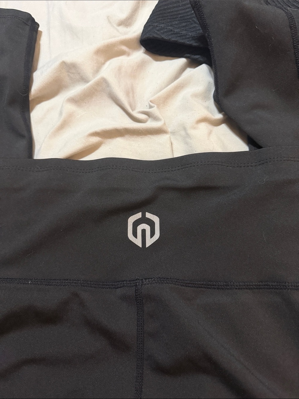 Black High-Waist Pocket Leggings - Picture 4 of 4